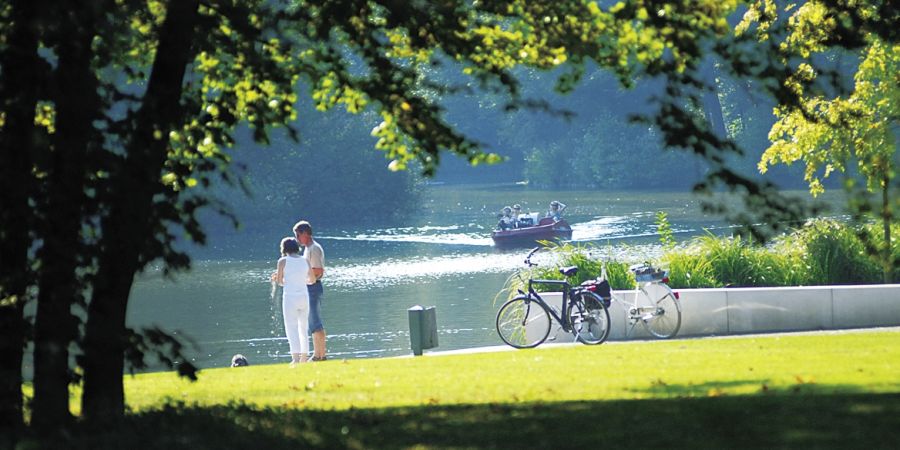 Radfahrer am See